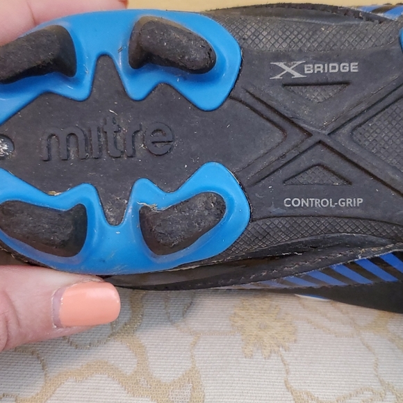 Mitre Cleats - Picture 3 of 6